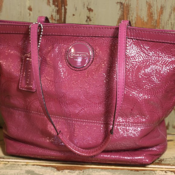 Coach patent leather fuchsia hand bag spring summe Handbags - Coach patent leather fuchsia bag